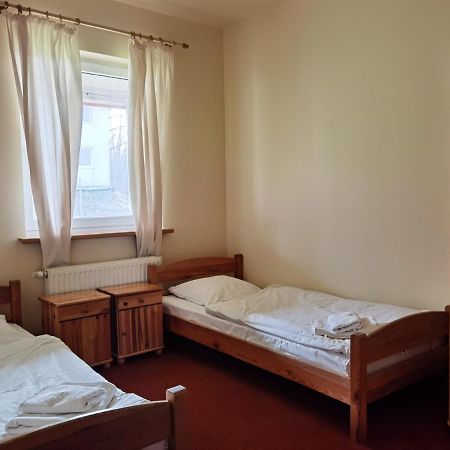 Hotelik Dworek Legnickie Pole 4Km Od Legnicy Exterior photo