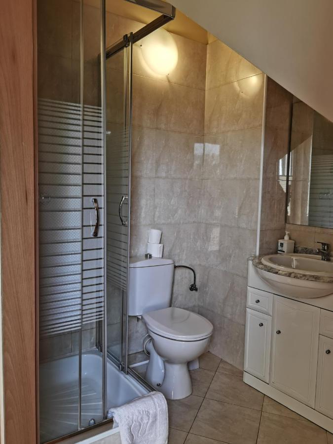 Hotelik Dworek Legnickie Pole 4Km Od Legnicy Exterior photo