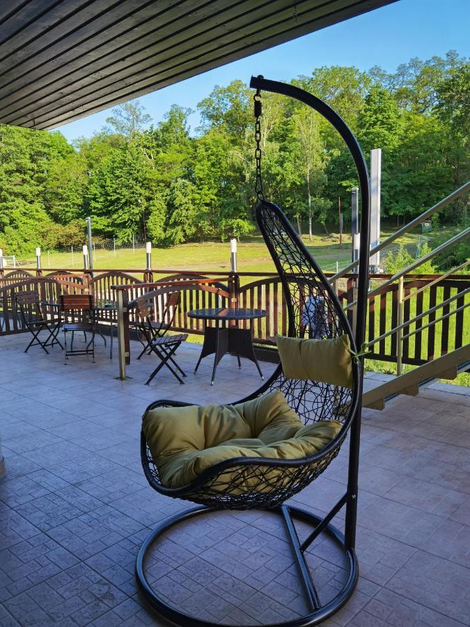 Hotelik Dworek Legnickie Pole 4Km Od Legnicy Exterior photo