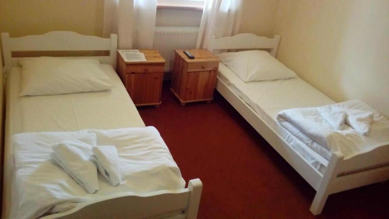 Hotelik Dworek Legnickie Pole 4Km Od Legnicy Exterior photo